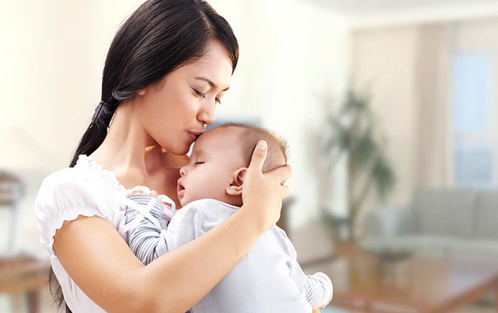 Sau khi sinh mẹ cần bổ sung nhiều chất dinh dưỡng để hồi phục sức khỏe và tăng tiết sữa